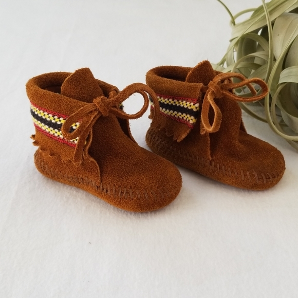 Minnetonka Other - MINNETONKA Leather Baby Moccasins